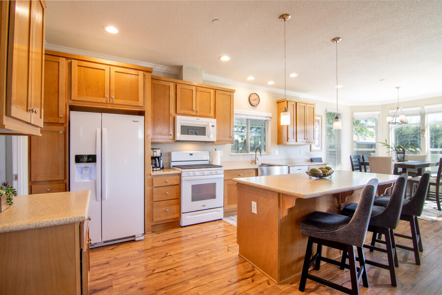 Rancho Mirage, California 92270, United States, 2 Bedrooms Bedrooms, ,2 BathroomsBathrooms,Residential,Pending,37943