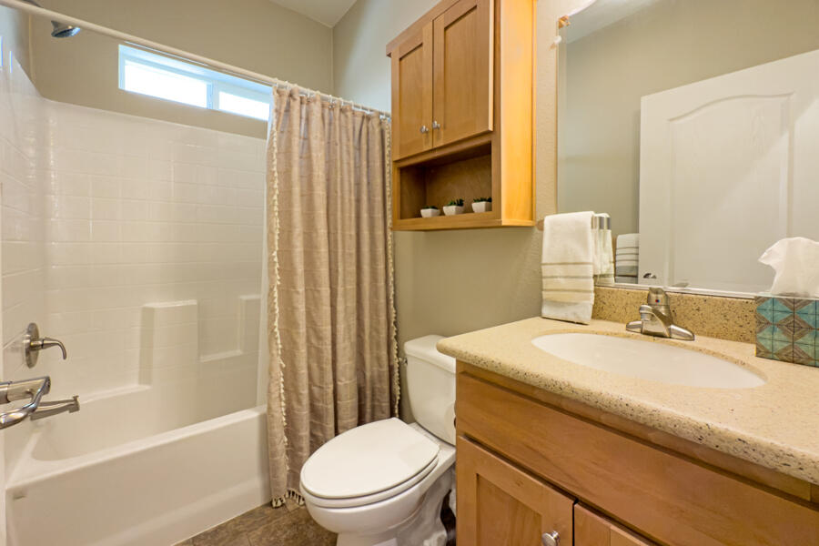 Rancho Mirage, California 92270, United States, 2 Bedrooms Bedrooms, ,2 BathroomsBathrooms,Residential,Pending,37943