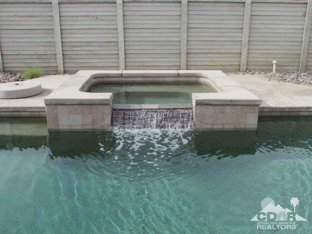 listing image 10993547272226014227