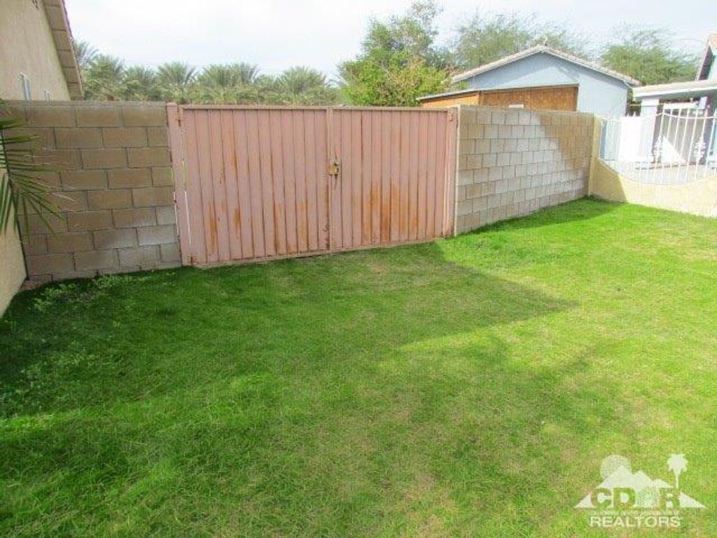listing image 10997201686899389900