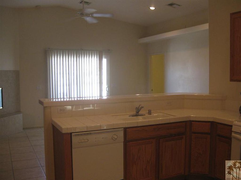 listing image 10996052469642496043
