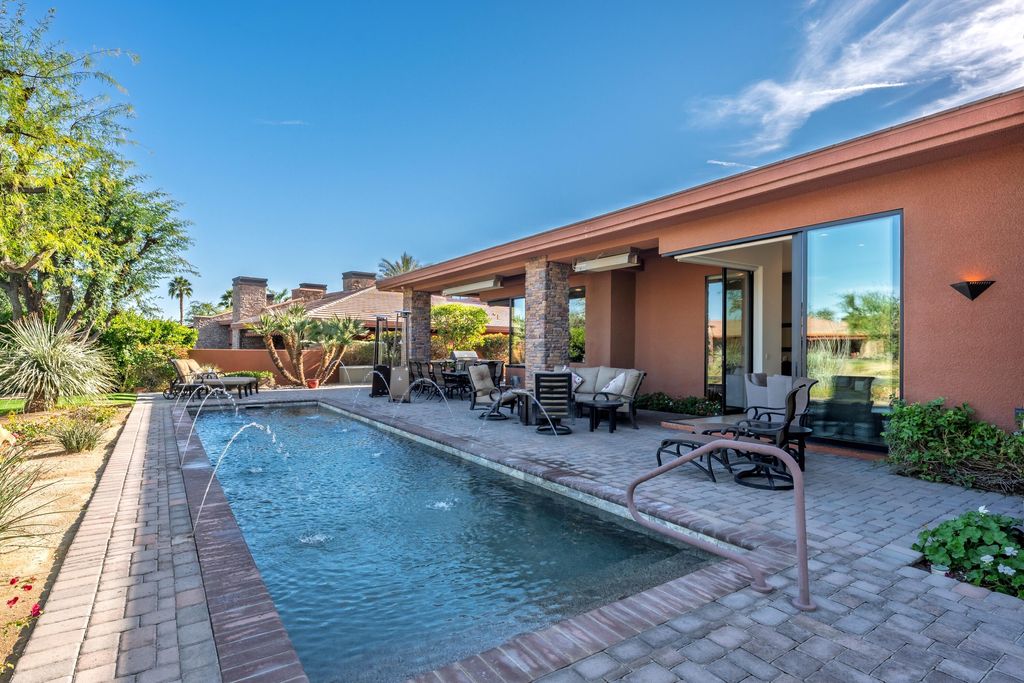 Photo of 79610 Via Sin Cuidado, La Quinta, CA 92253 (MLS # 219141263)