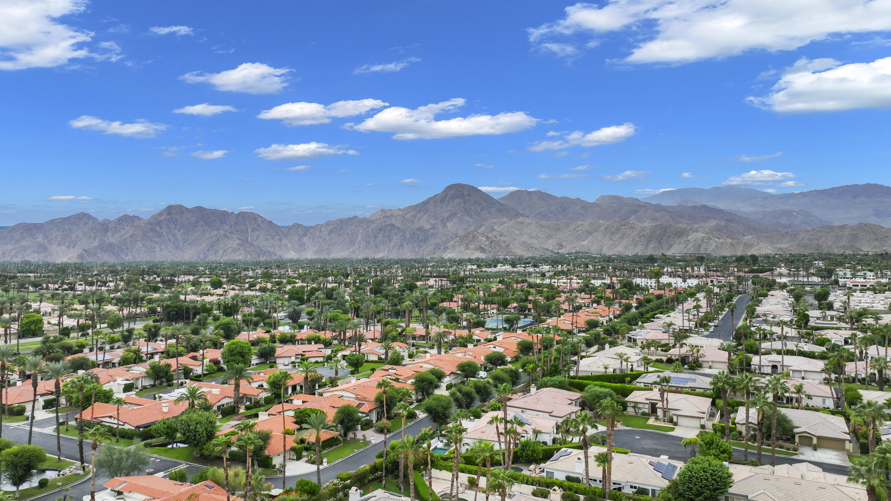 Indian Wells, California 92210, United States, 4 Bedrooms Bedrooms, ,3 BathroomsBathrooms,Residential,Pending,197417