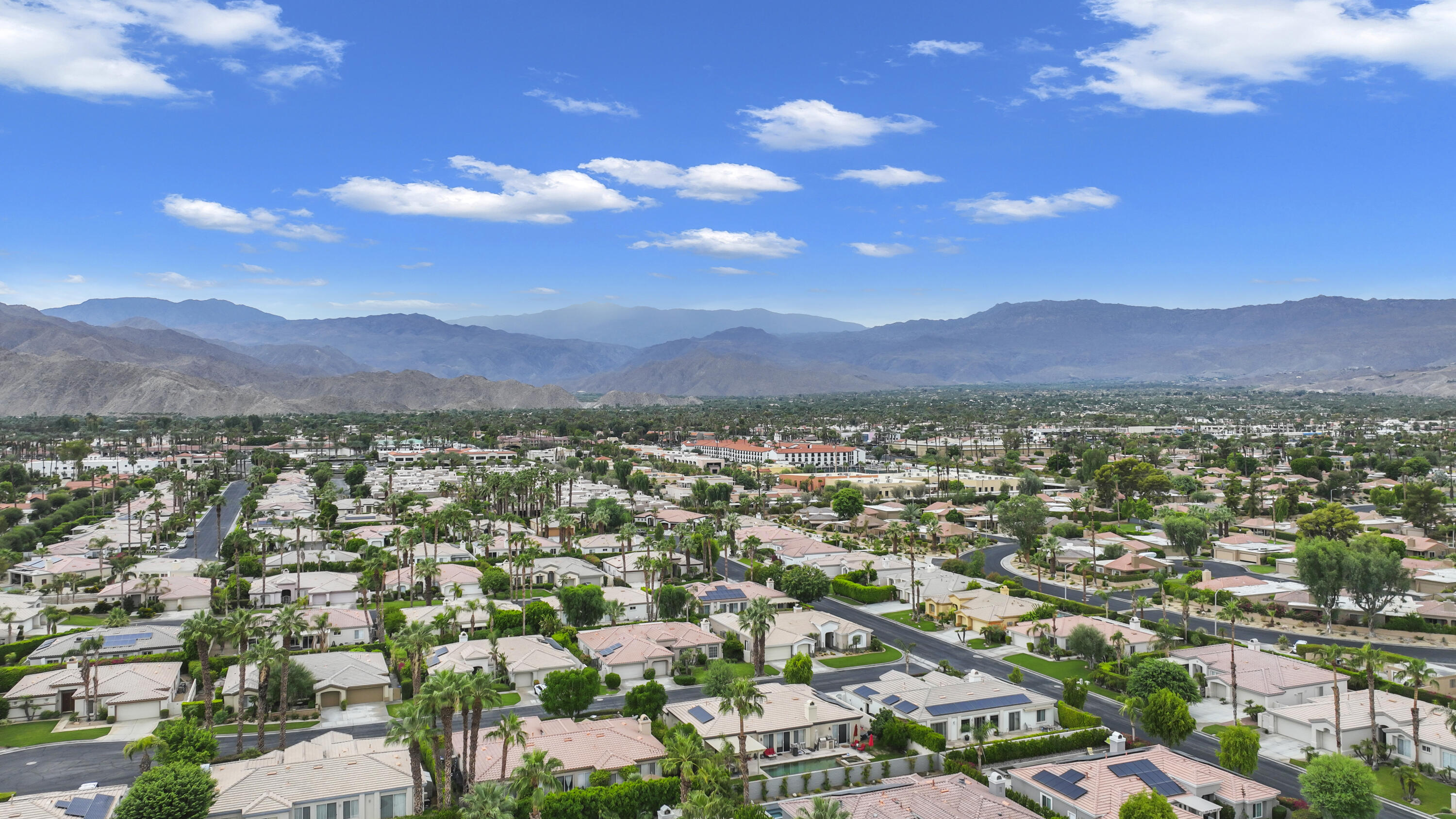 Indian Wells, California 92210, United States, 4 Bedrooms Bedrooms, ,3 BathroomsBathrooms,Residential,Pending,197417