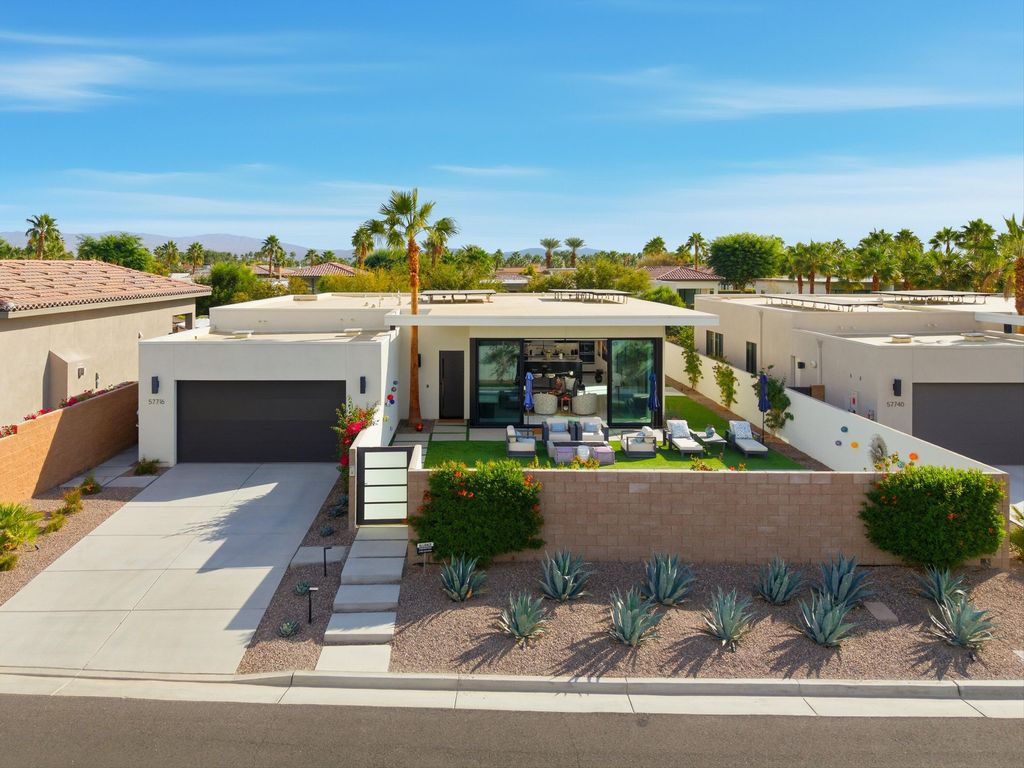 Photo of 57716 Santo Thomas, La Quinta, CA 92253 (MLS # 219138796)