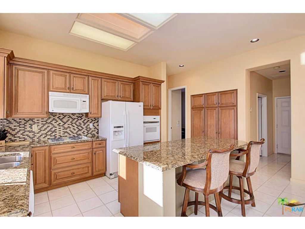 listing image 10998082826267632155