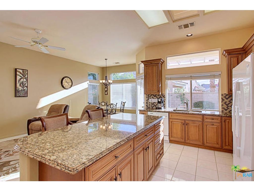 listing image 10993862232112276919