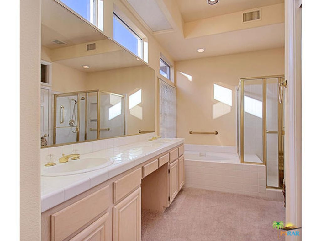 listing image 10990474834401479001