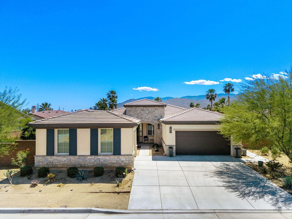 Photo of 81855 Vida Bella Drive, La Quinta, CA 92253 (MLS # 219146484)