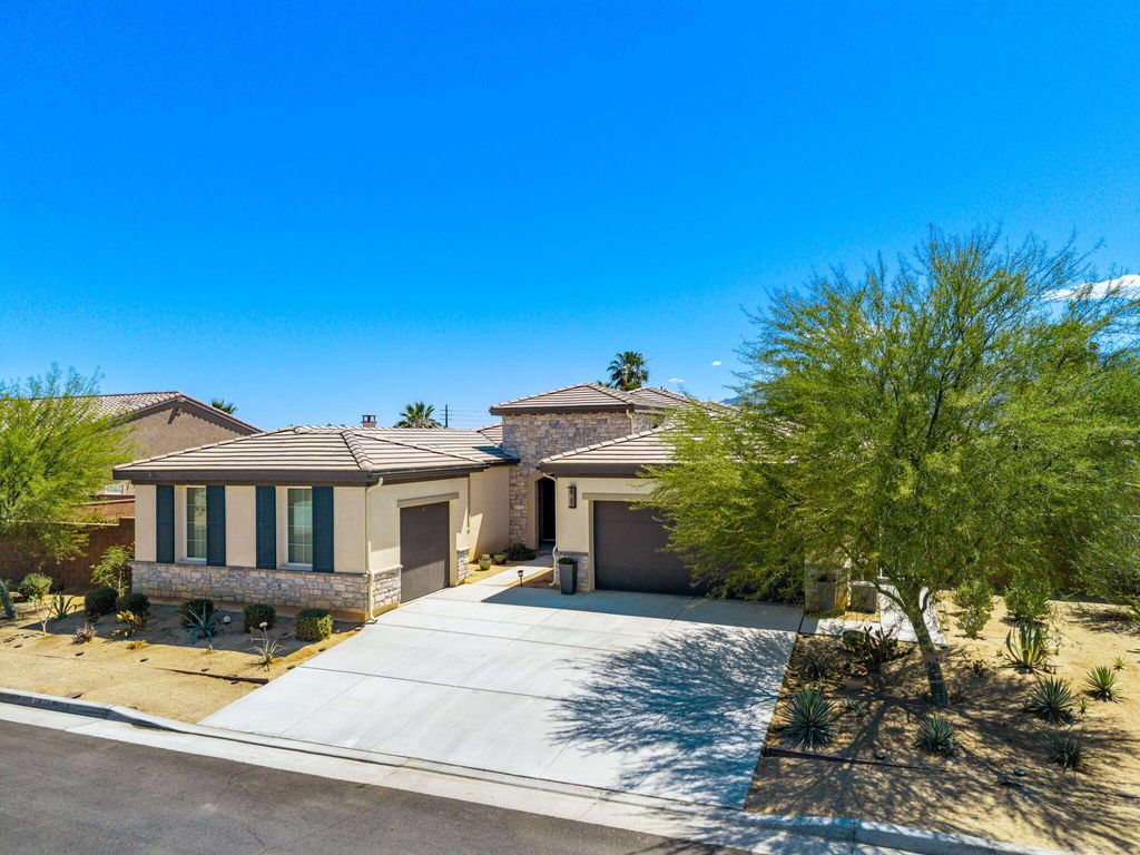 Photo of 81855 Vida Bella Drive, La Quinta, CA 92253 (MLS # 219146484)