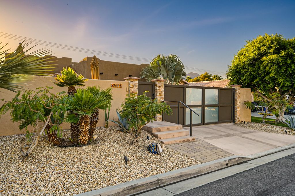 Photo of 53605 Avenida Navarro, La Quinta, CA 92253 (MLS # 219144690)