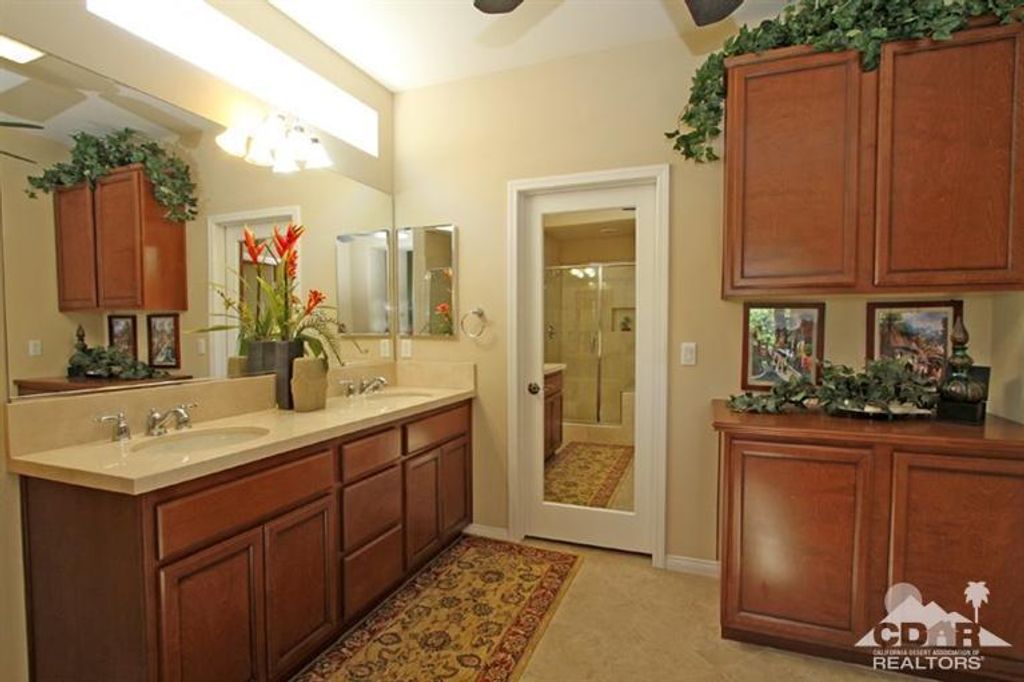 listing image 10993487212636369256