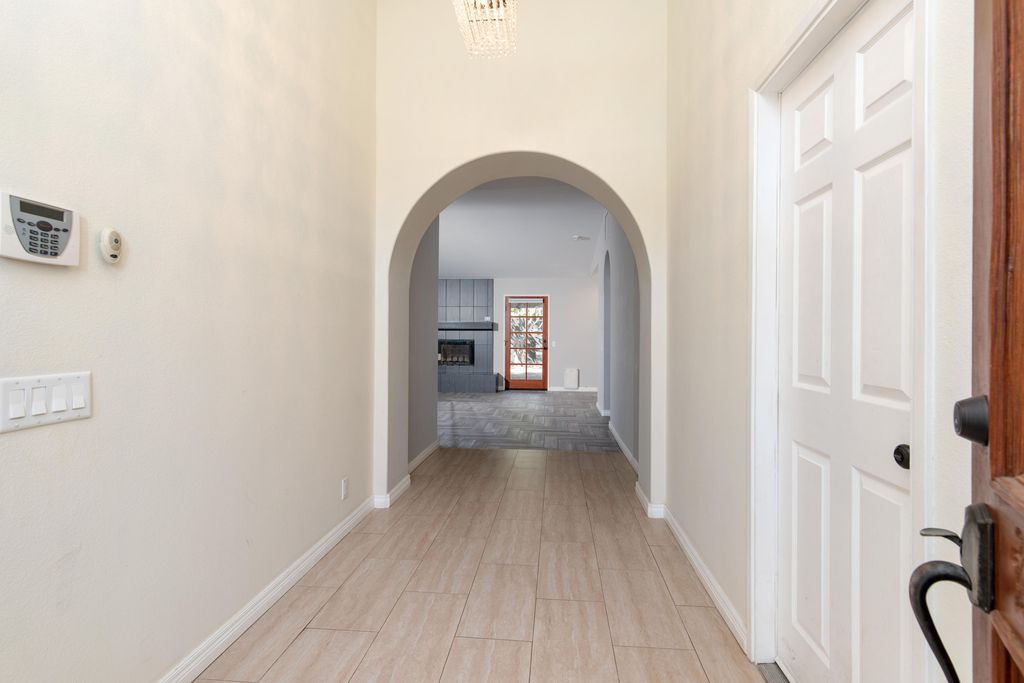 listing image 10995264351753680564