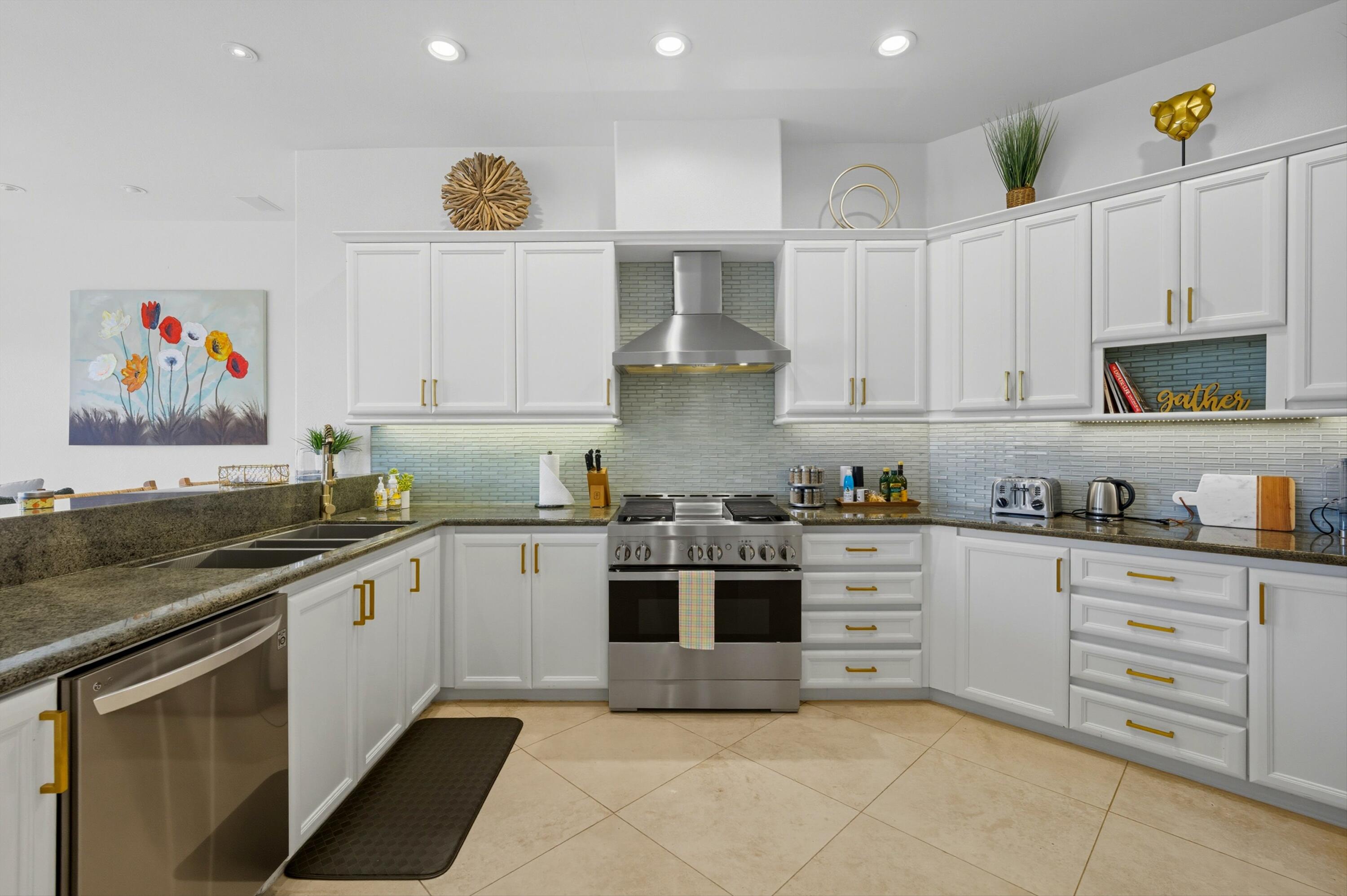 La Quinta, California 92253, United States, 4 Bedrooms Bedrooms, ,3 BathroomsBathrooms,Residential,Active,215297