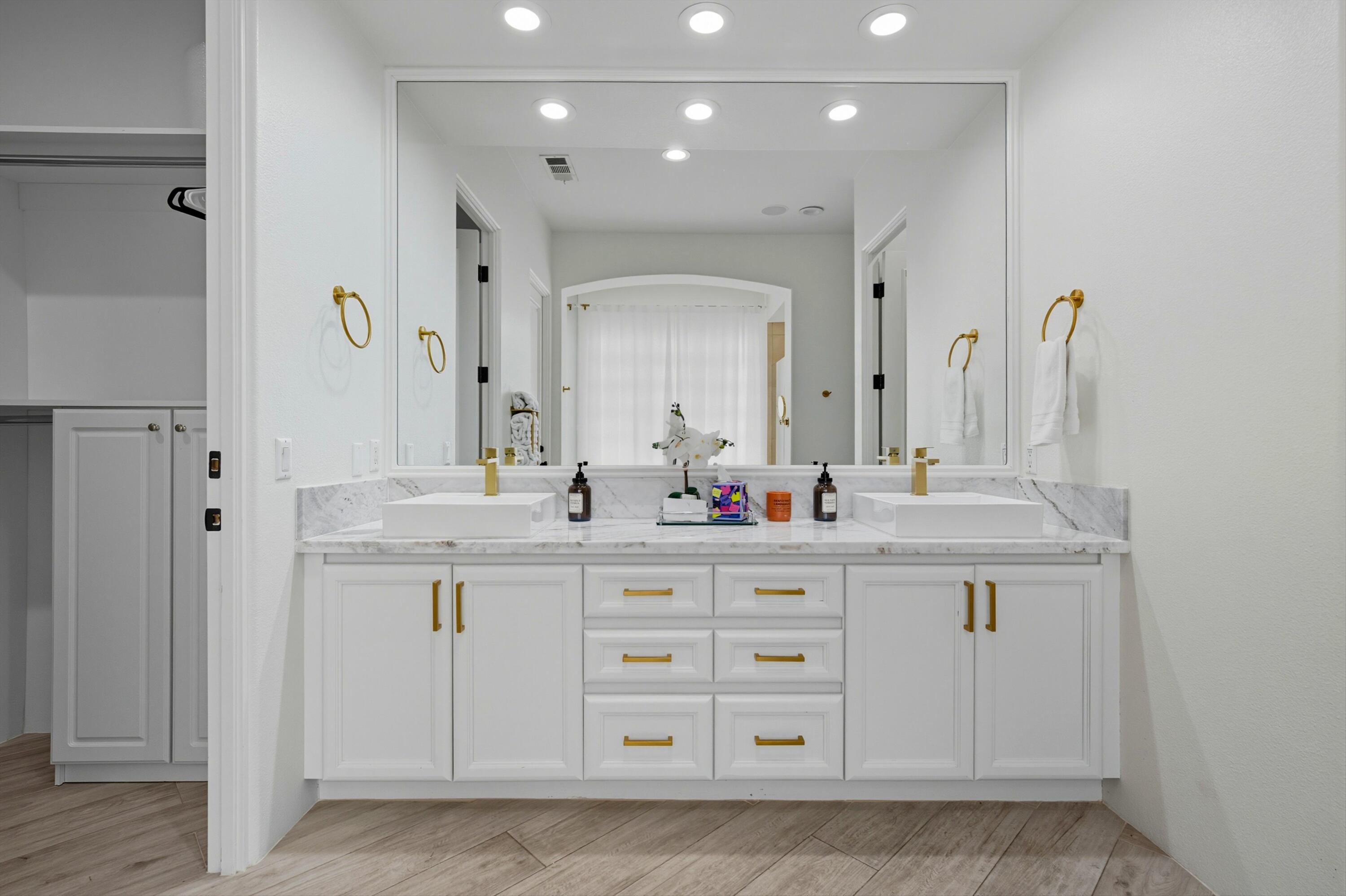 La Quinta, California 92253, United States, 4 Bedrooms Bedrooms, ,3 BathroomsBathrooms,Residential,Active,215297