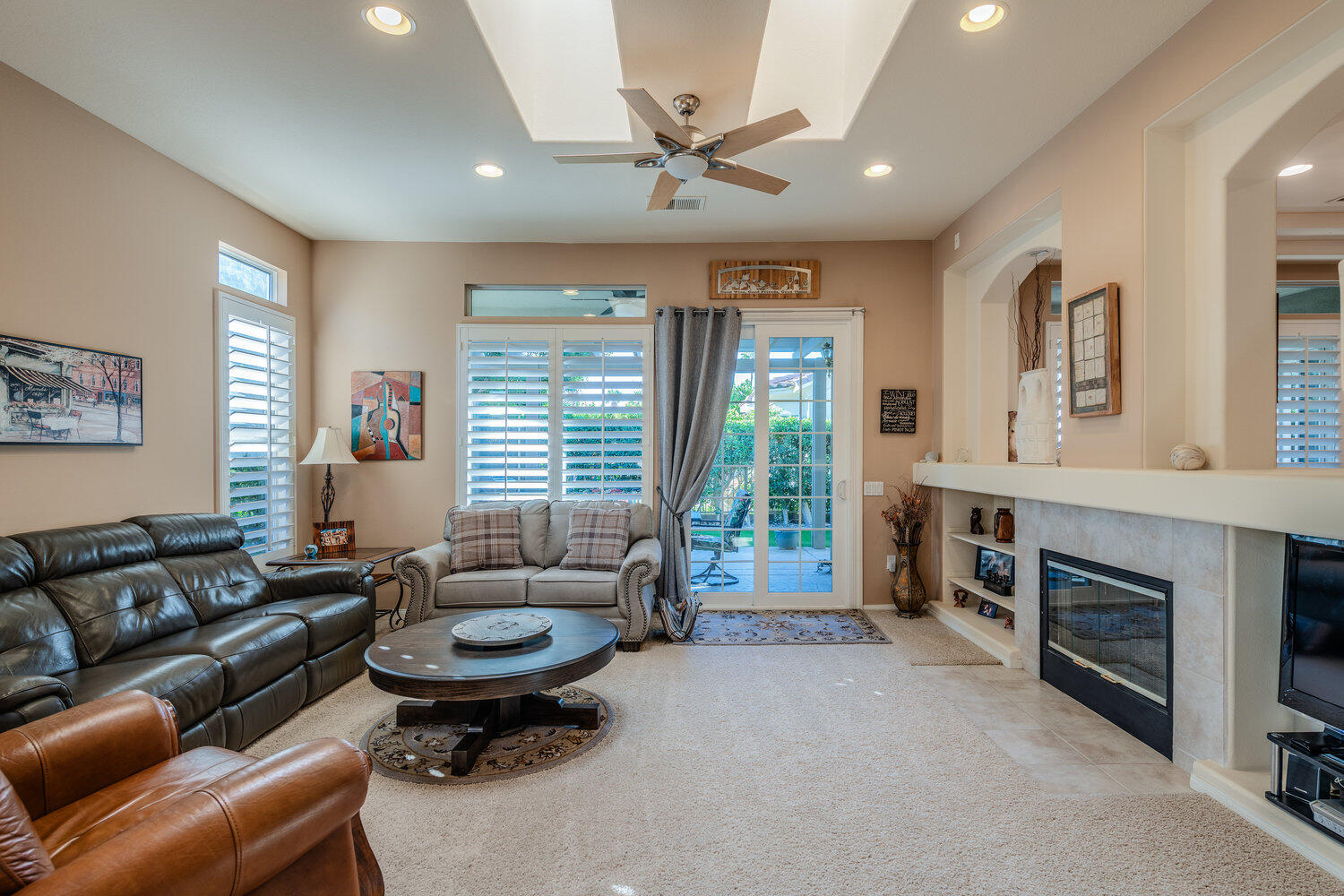 Indio, California 92201, United States, 2 Bedrooms Bedrooms, ,3 BathroomsBathrooms,Residential,Active,241404