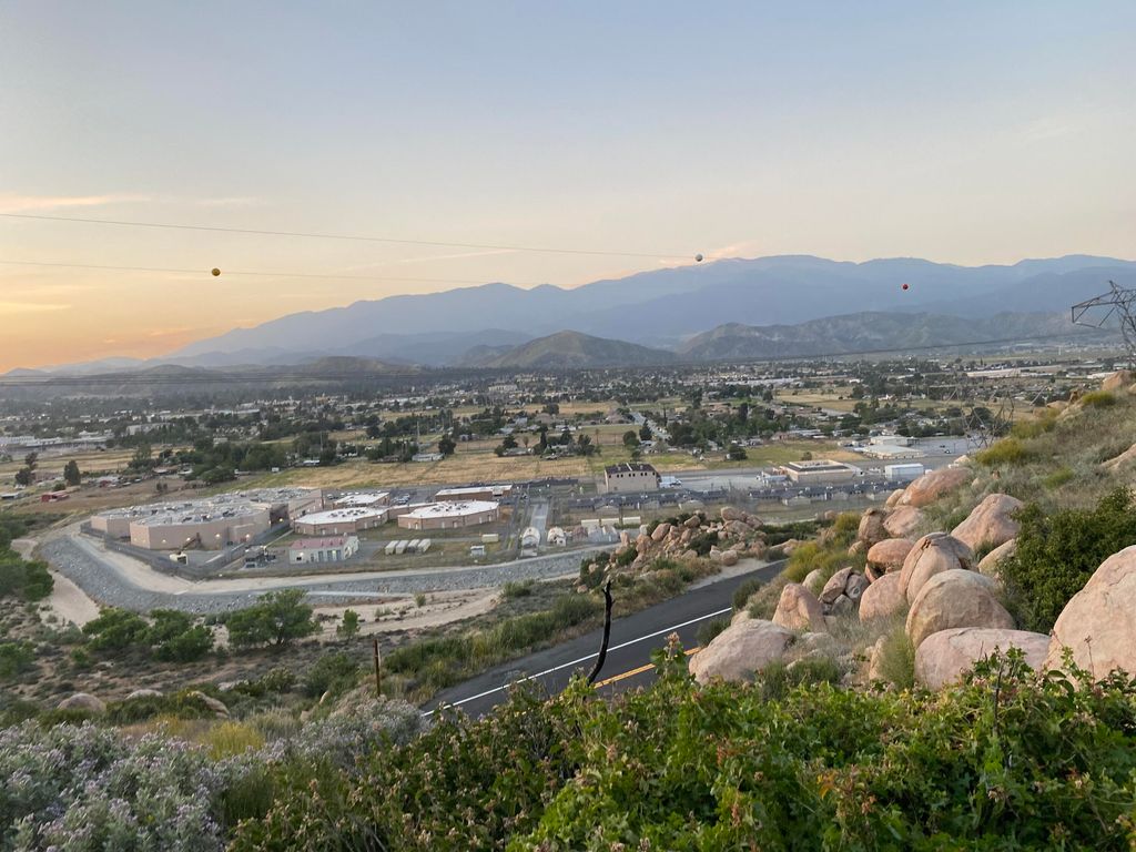 listing image 10997780427459724086