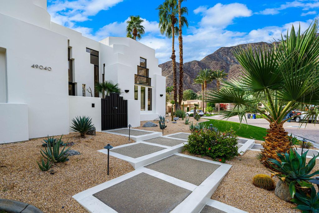 Photo of 49040 Calle Flora, La Quinta, CA 92253 (MLS # 219141141)