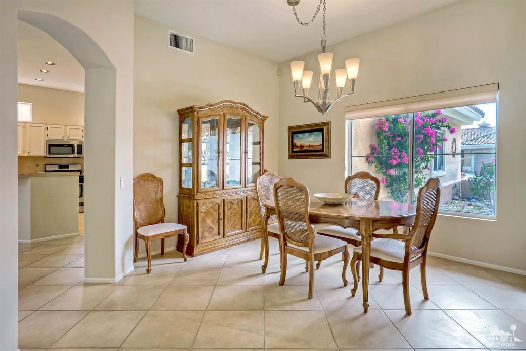 listing image 10999416648562018164