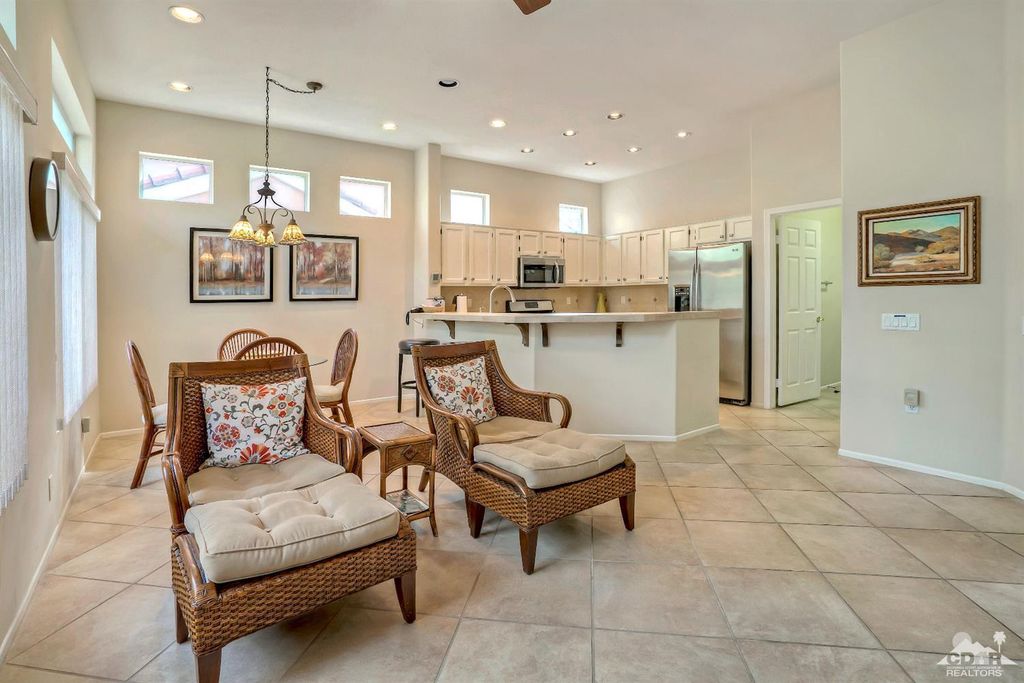 listing image 10990480393034834067
