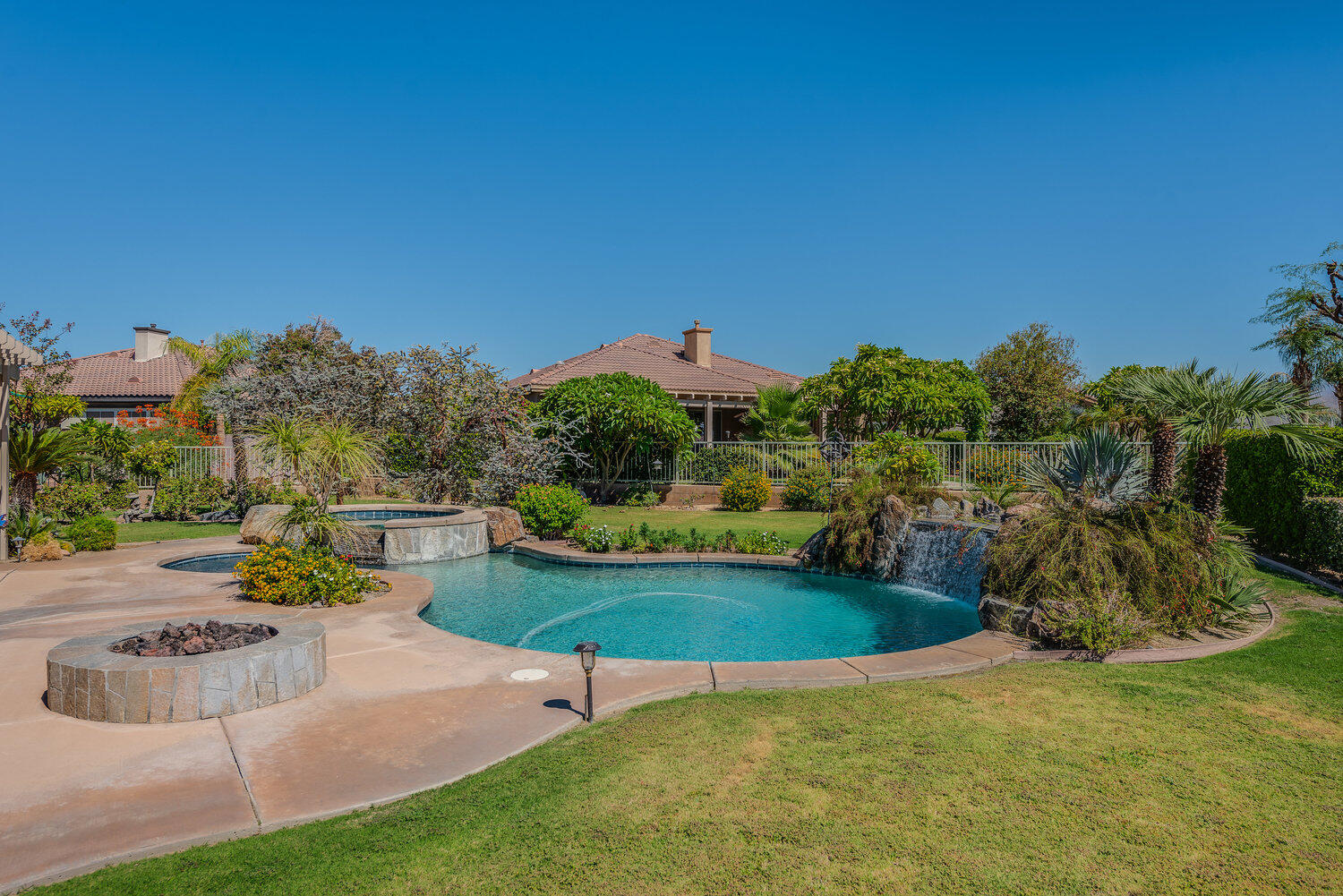 Indio, California 92201, United States, 4 Bedrooms Bedrooms, ,4 BathroomsBathrooms,Residential,Active,241414