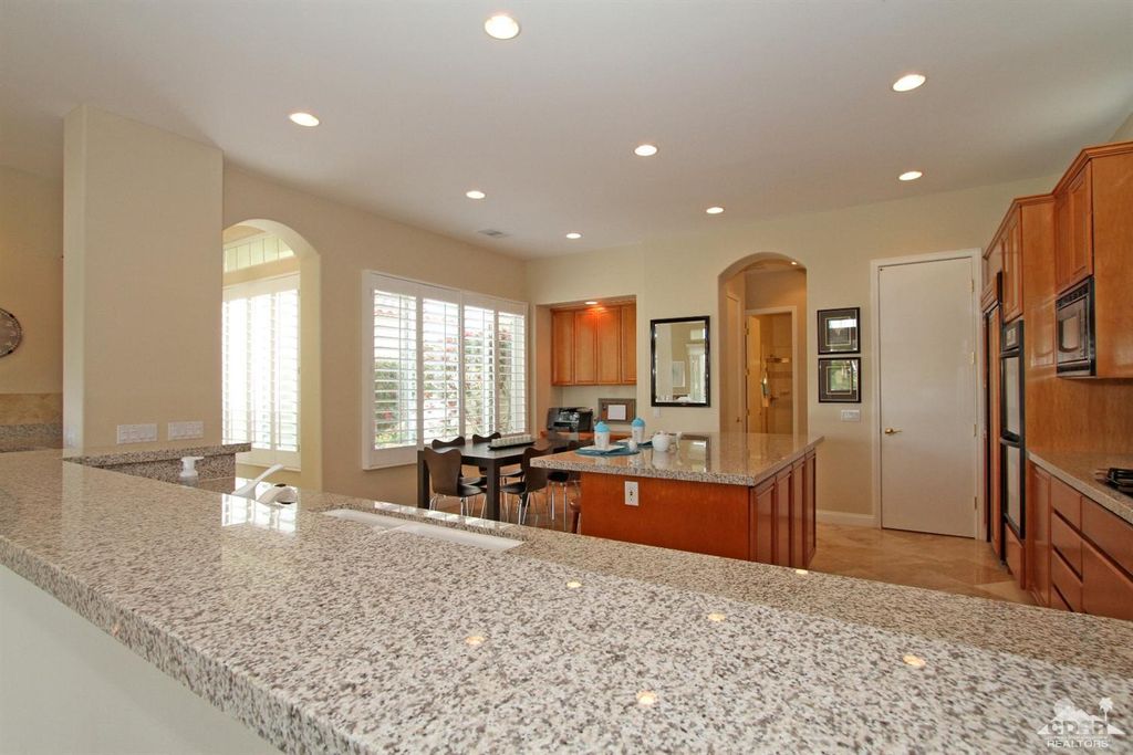 listing image 10996096594114683763