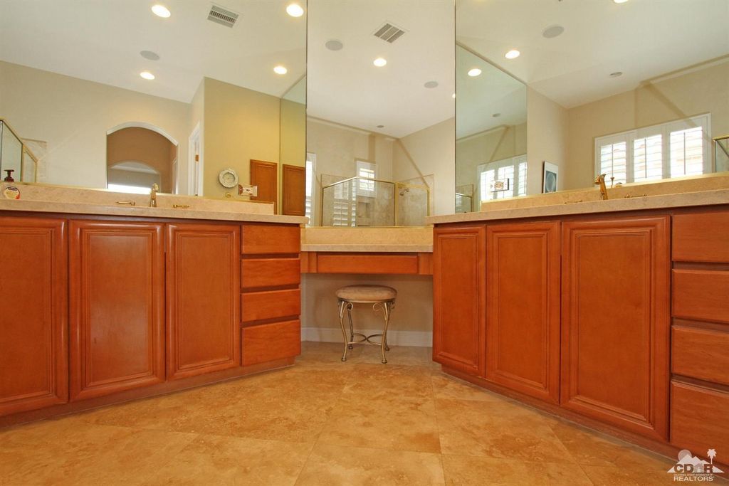 listing image 10996051834601599147