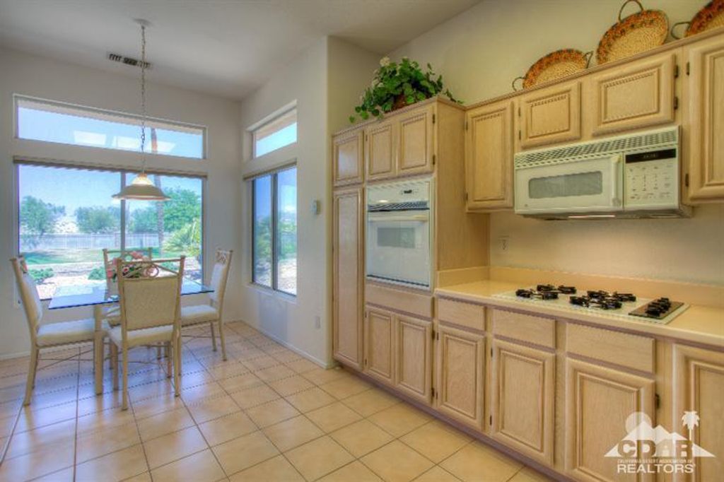 listing image 10991436647554722212