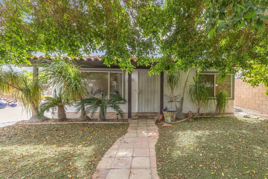 Photo of 52426 Avenida Mendoza, La Quinta, CA 92253 (MLS # 219145457)