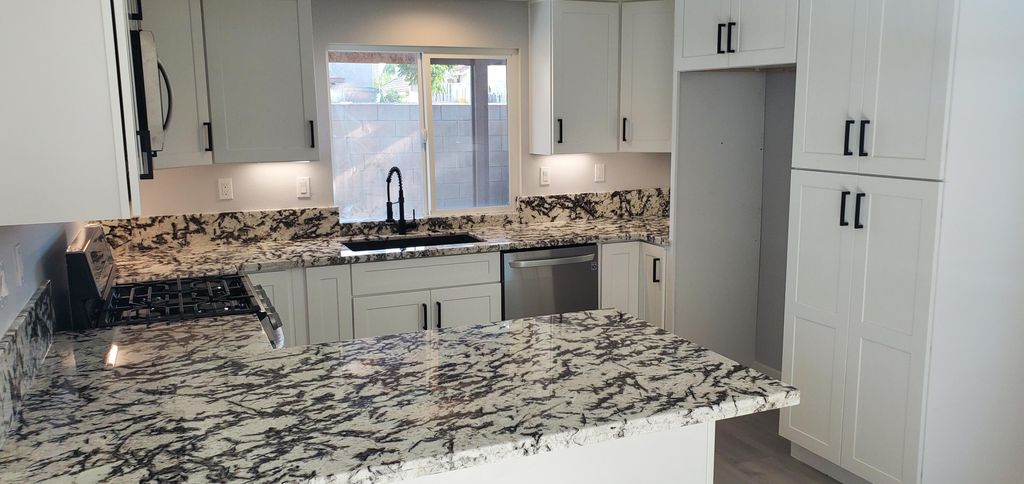 listing image 10992418492242