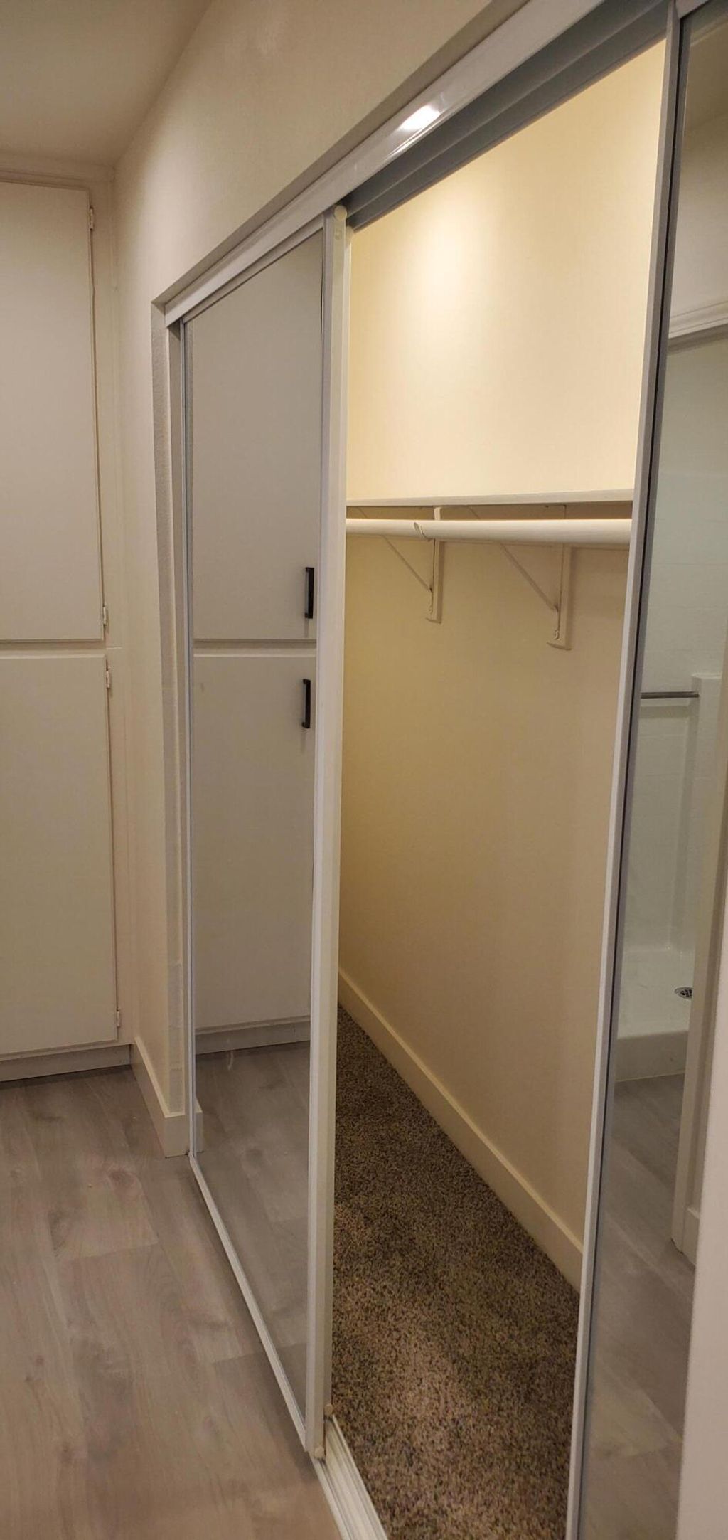 listing image 1099321108809