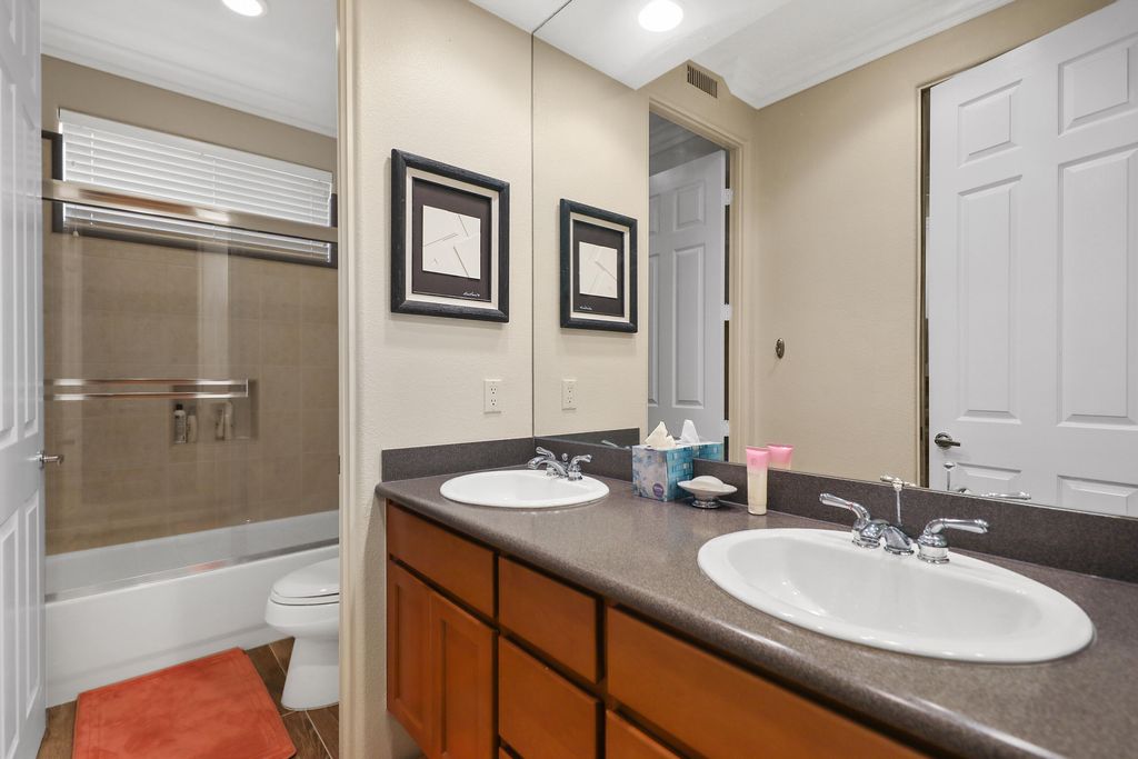 listing image 10992445710685737920