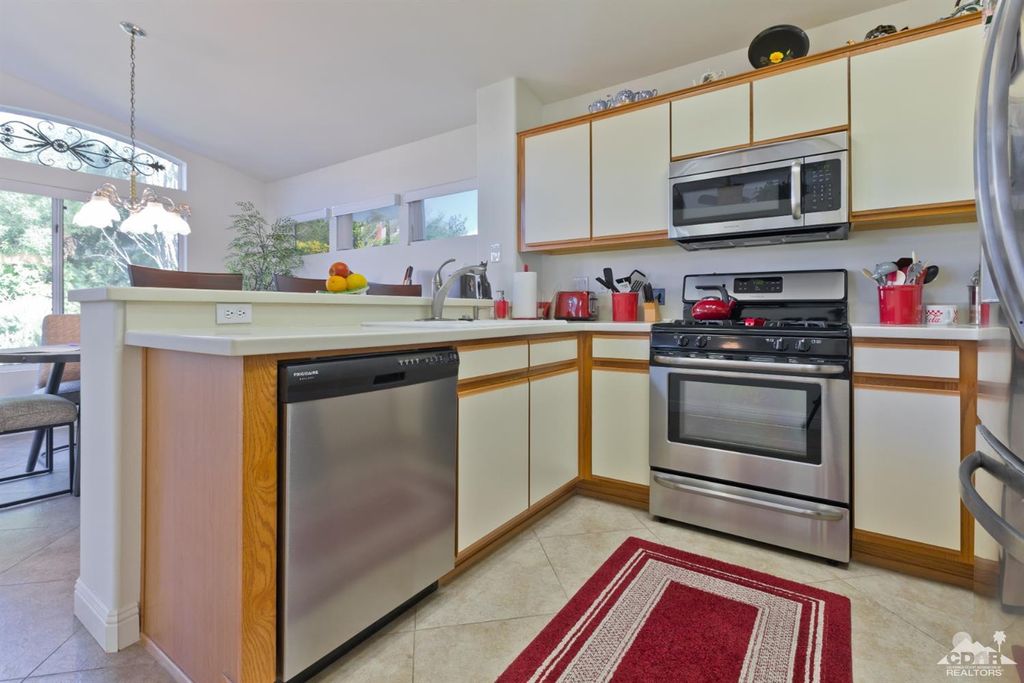 listing image 10997654572185572562