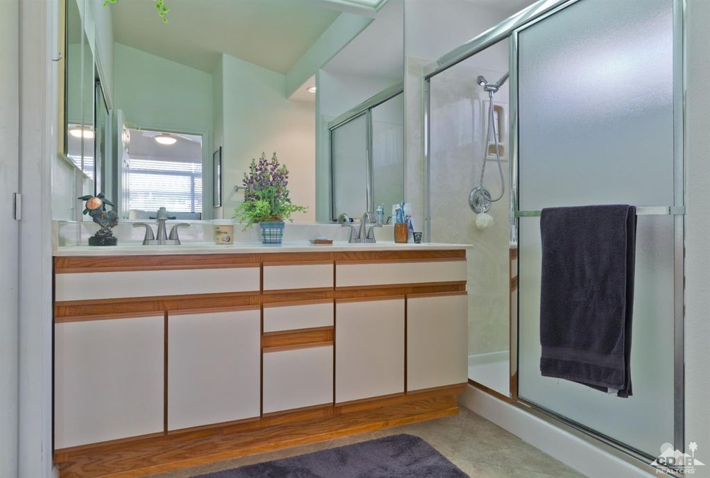 listing image 10995446669875310894