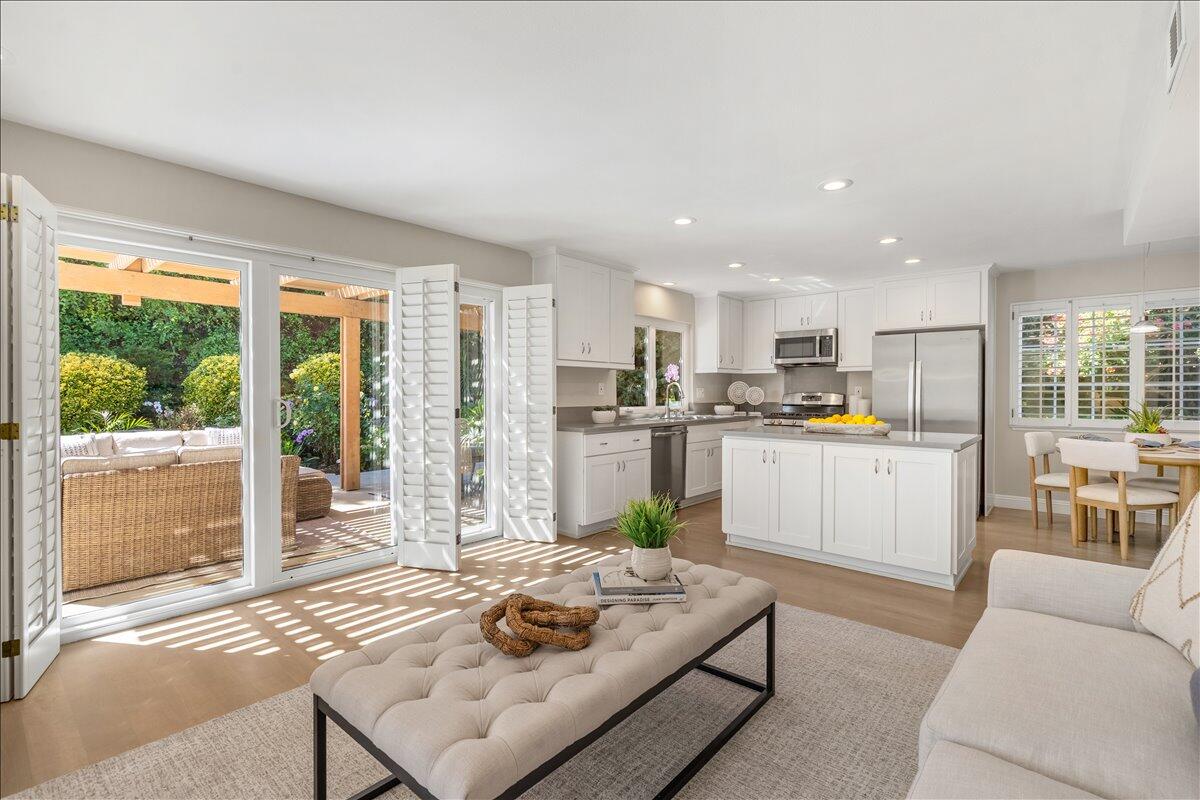 Rancho Palos Verdes, California 90275, United States, 4 Bedrooms Bedrooms, ,3 BathroomsBathrooms,Residential,Active,210278