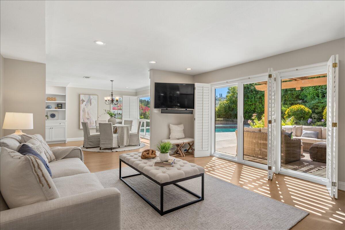 Rancho Palos Verdes, California 90275, United States, 4 Bedrooms Bedrooms, ,3 BathroomsBathrooms,Residential,Active,210278