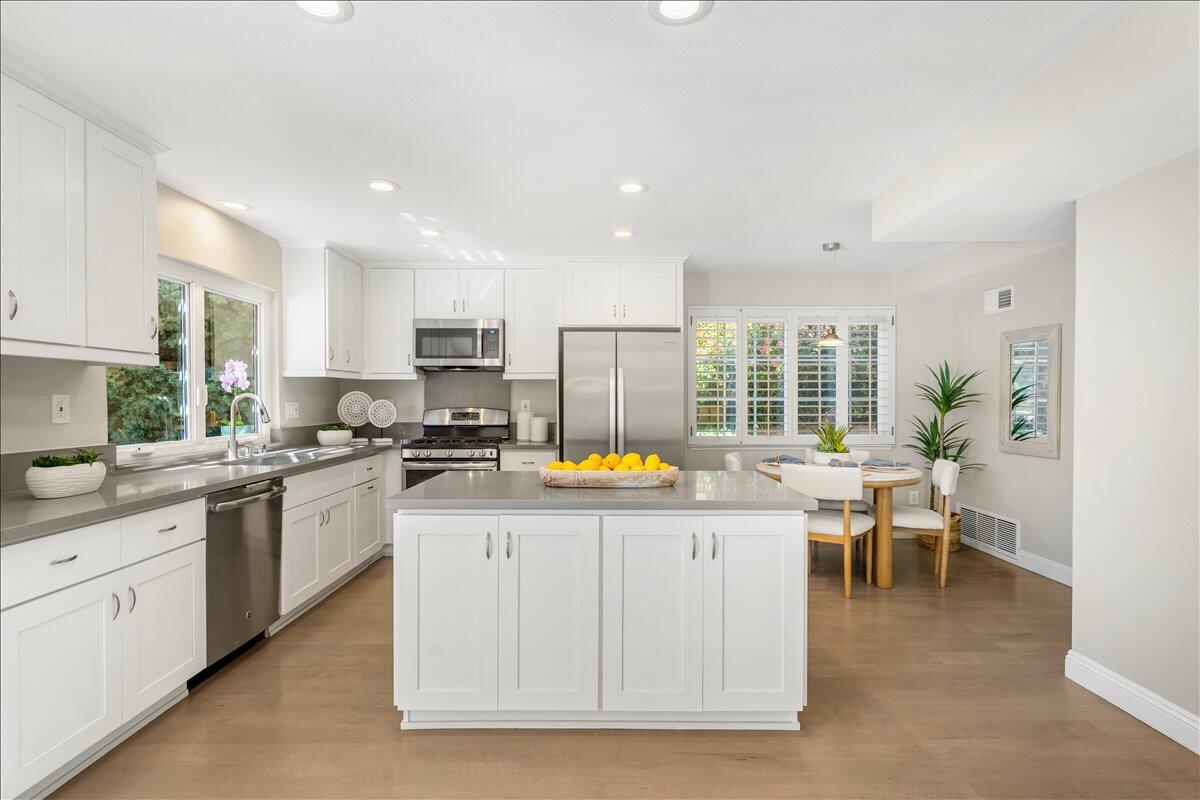 Rancho Palos Verdes, California 90275, United States, 4 Bedrooms Bedrooms, ,3 BathroomsBathrooms,Residential,Active,210278