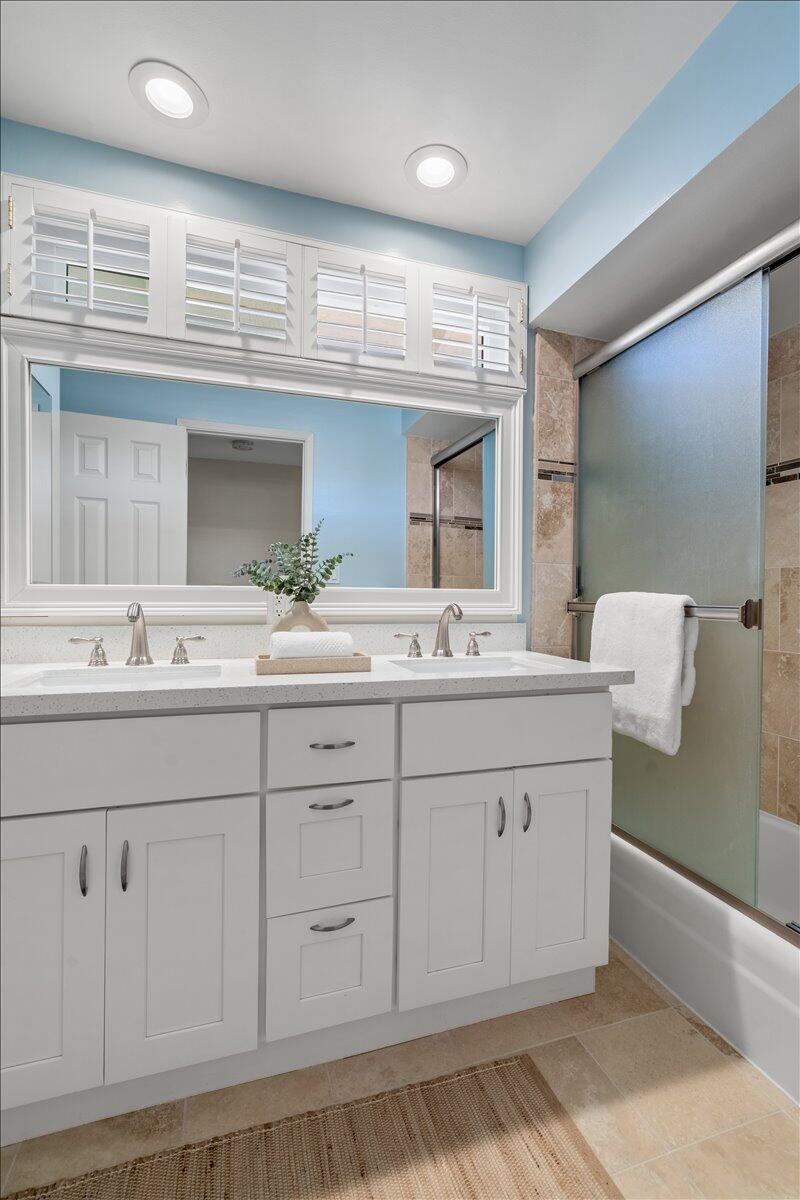 Rancho Palos Verdes, California 90275, United States, 4 Bedrooms Bedrooms, ,3 BathroomsBathrooms,Residential,Active,210278