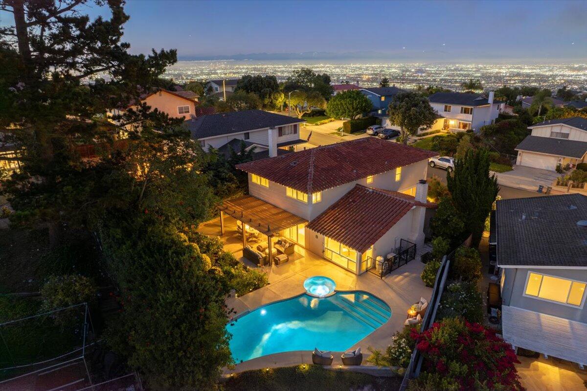 Rancho Palos Verdes, California 90275, United States, 4 Bedrooms Bedrooms, ,3 BathroomsBathrooms,Residential,Active,210278