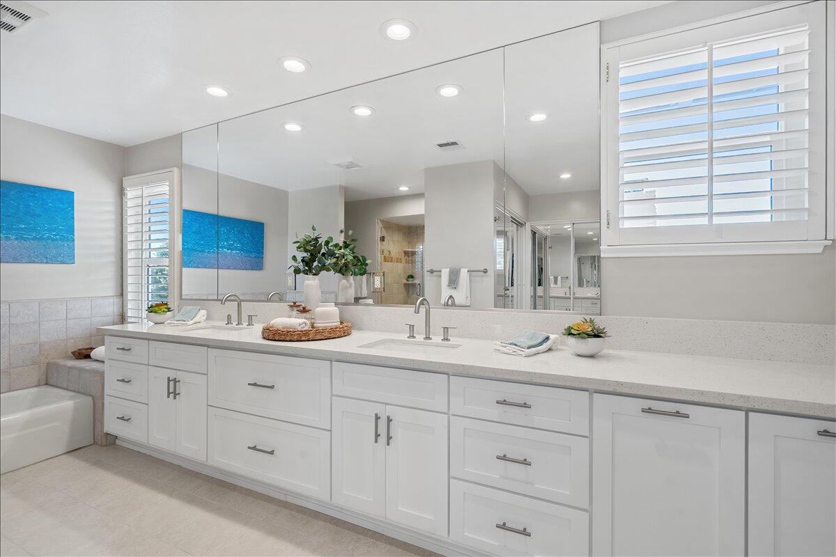 Rancho Palos Verdes, California 90275, United States, 4 Bedrooms Bedrooms, ,3 BathroomsBathrooms,Residential,Active,210278