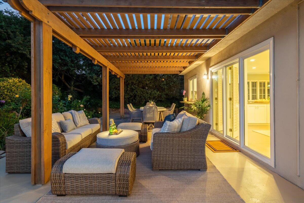 Rancho Palos Verdes, California 90275, United States, 4 Bedrooms Bedrooms, ,3 BathroomsBathrooms,Residential,Active,210278