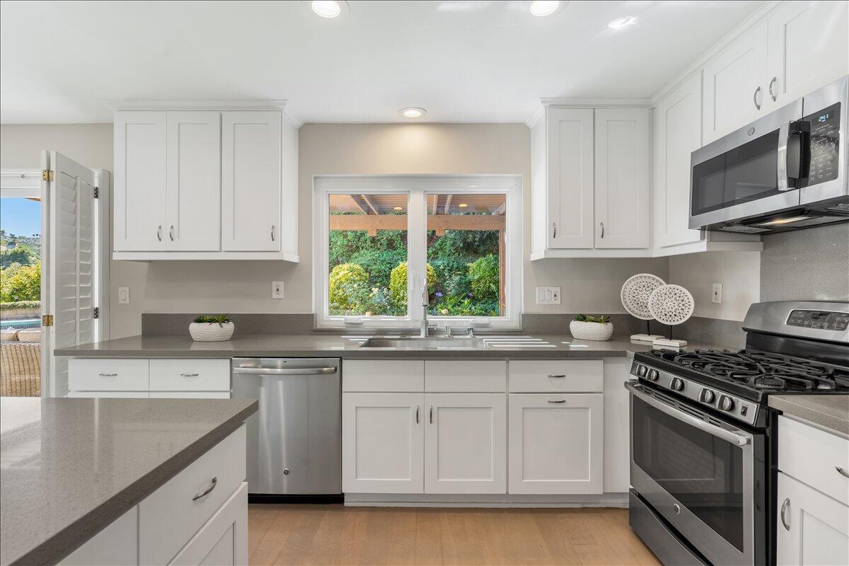 Rancho Palos Verdes, California 90275, United States, 4 Bedrooms Bedrooms, ,3 BathroomsBathrooms,Residential,Active,210278