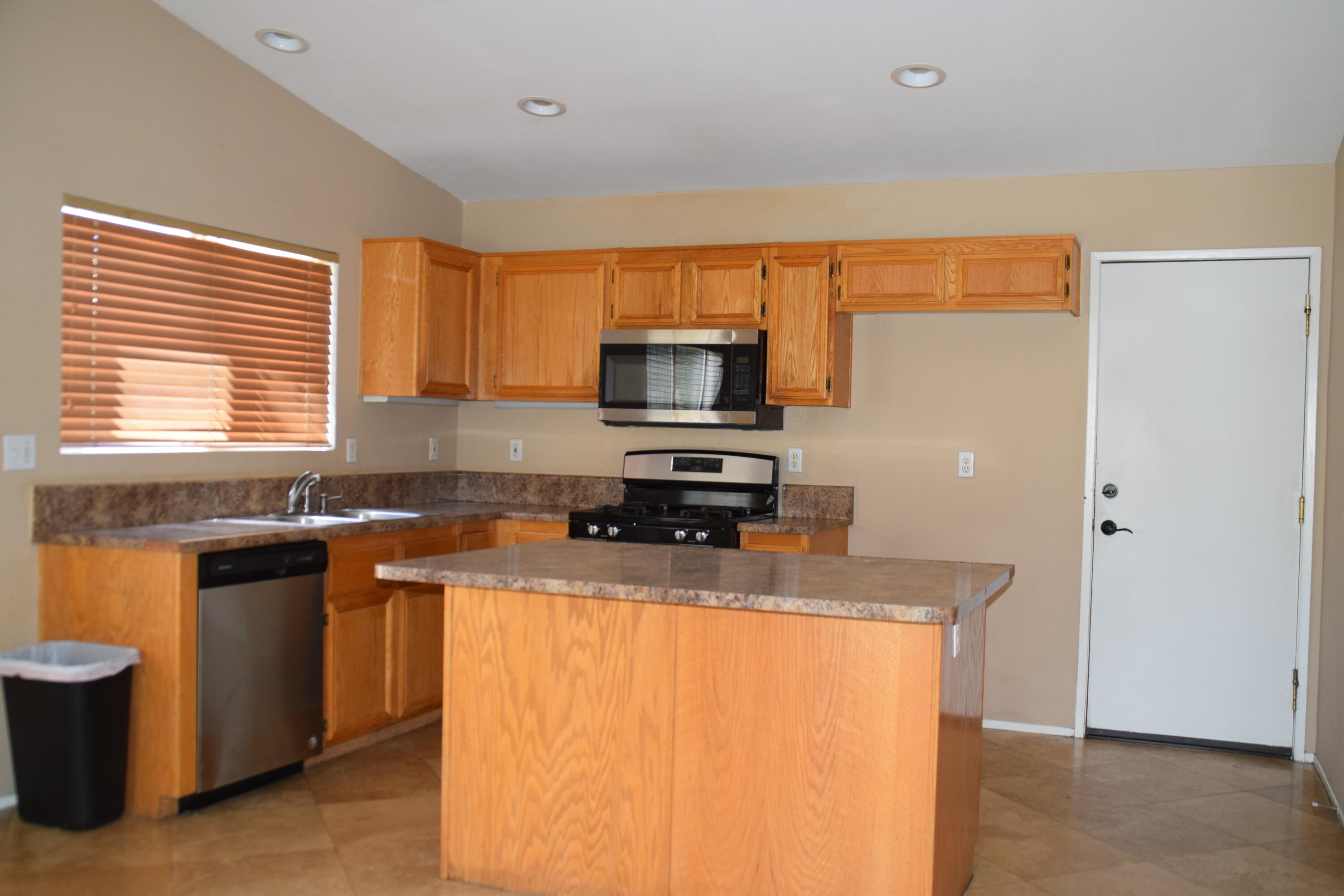 Indio, California 92203, United States, 4 Bedrooms Bedrooms, ,2 BathroomsBathrooms,Residential,Active,207521