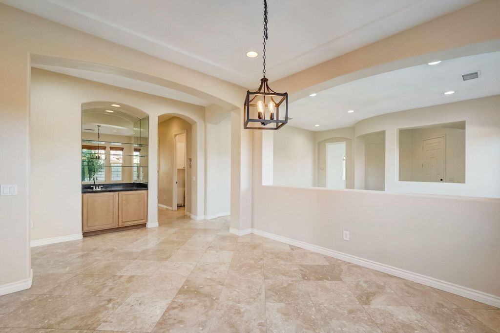 listing image 10998213111769420373