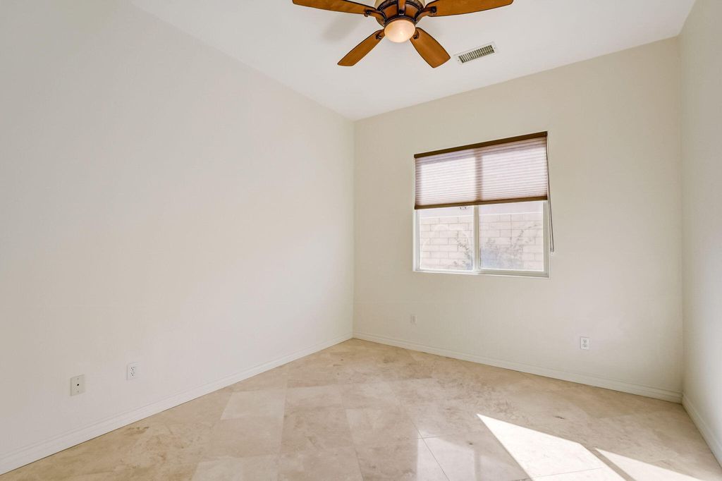 listing image 10999345886627968734