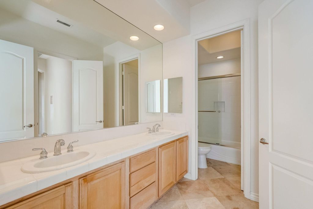 listing image 10996920756695108361