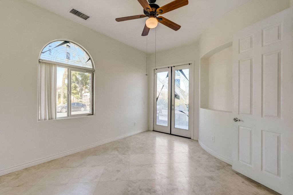 listing image 10991787658056312487