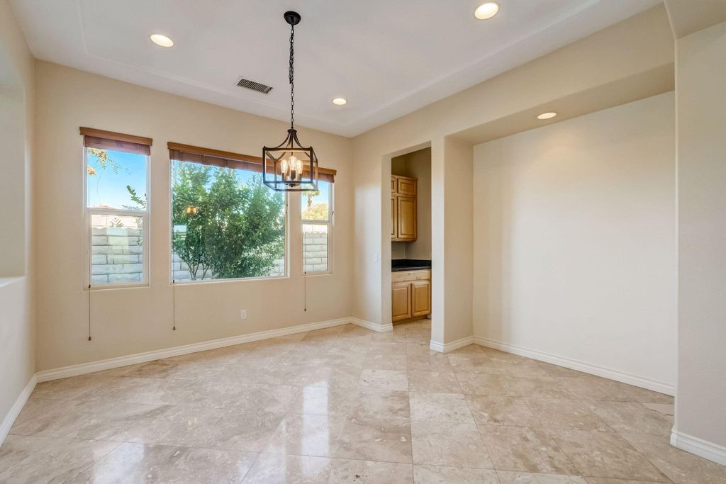 listing image 10990954662739296506