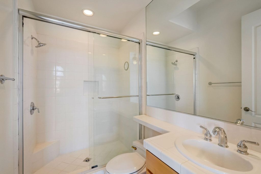 listing image 10993299347125146416