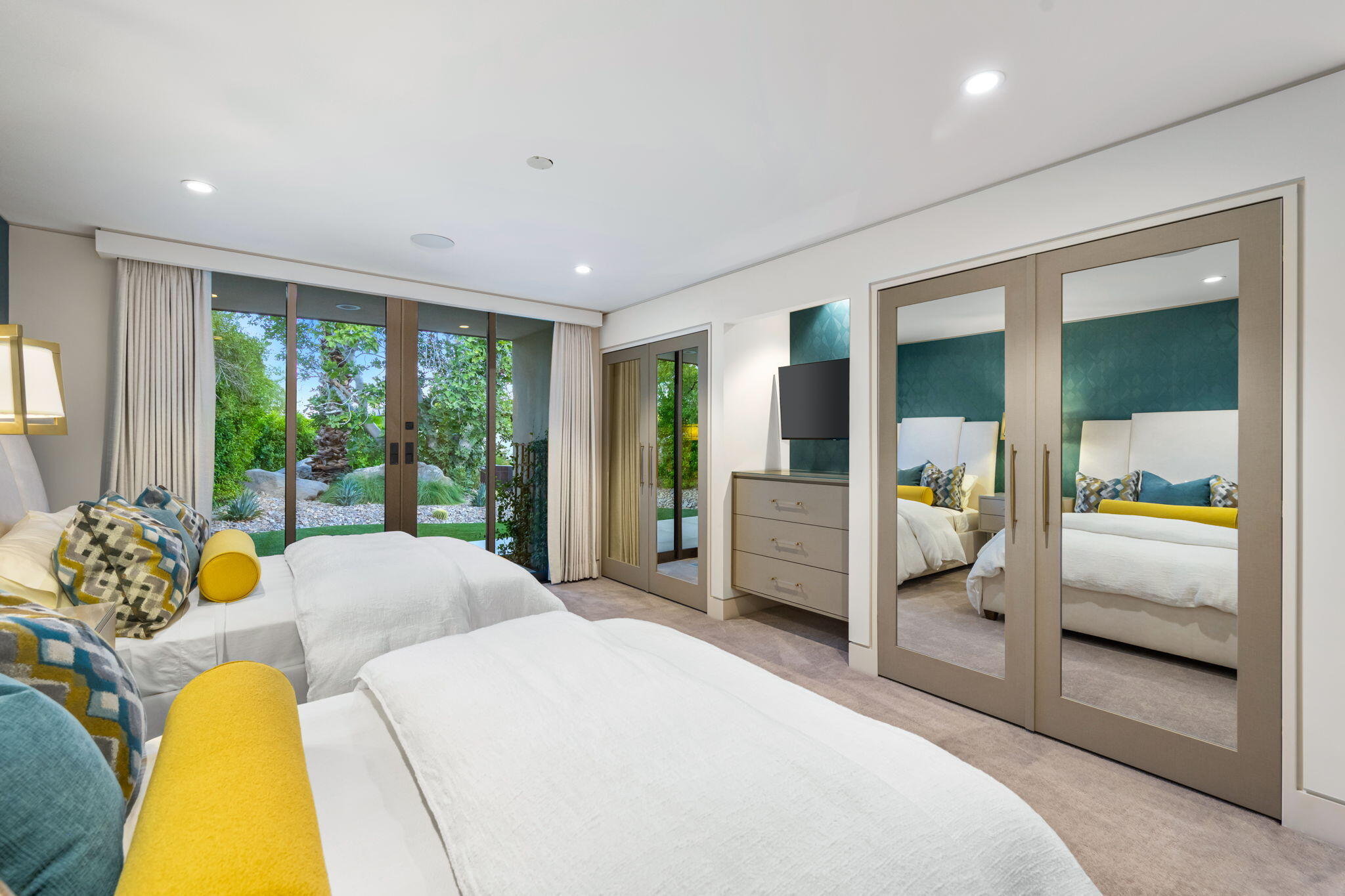 Palm Springs, California 92262, United States, 5 Bedrooms Bedrooms, ,6 BathroomsBathrooms,Residential,Active,37220